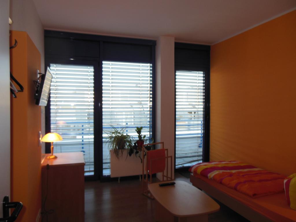 Hotel Lut10Her Sky-Fly Leipzig Zimmer foto